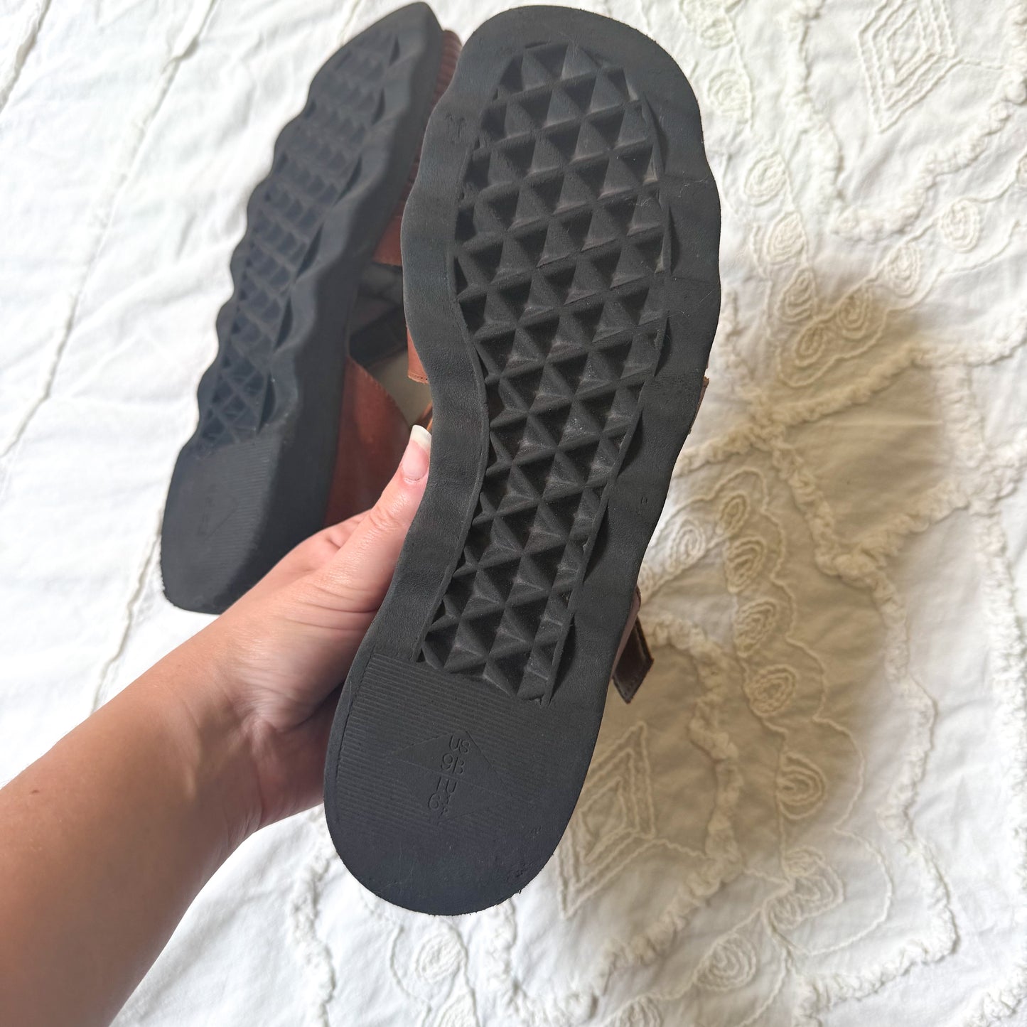 Vintage Aerosoles woven leather huaraches