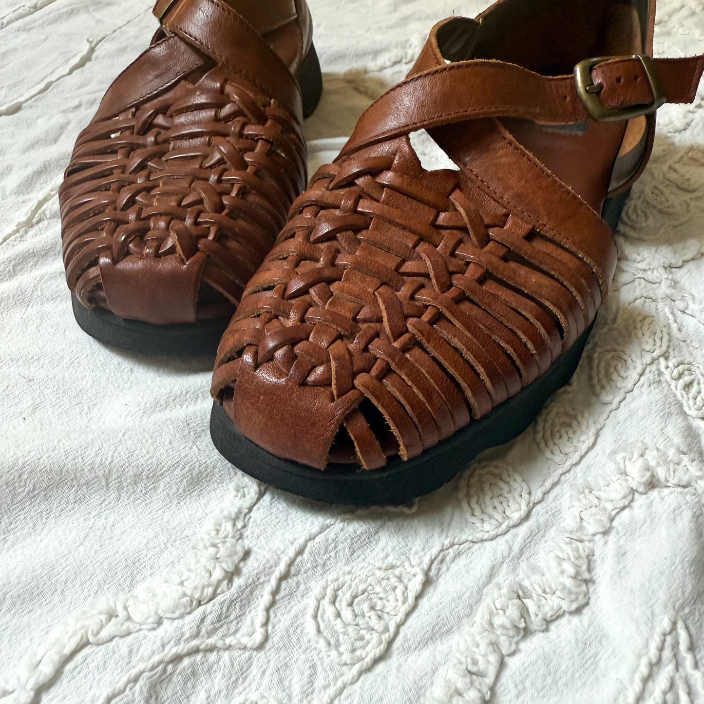 Vintage Aerosoles woven leather huaraches