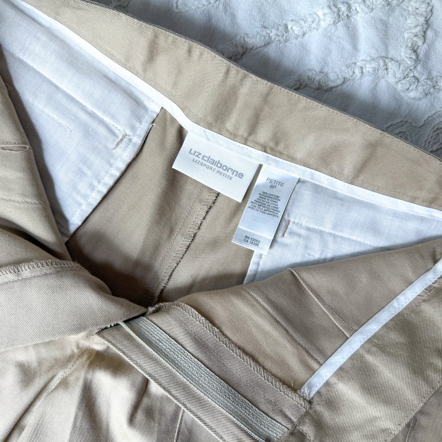 Vintage NWT Lizsport khaki shorts w/ elastic side stripe tabs