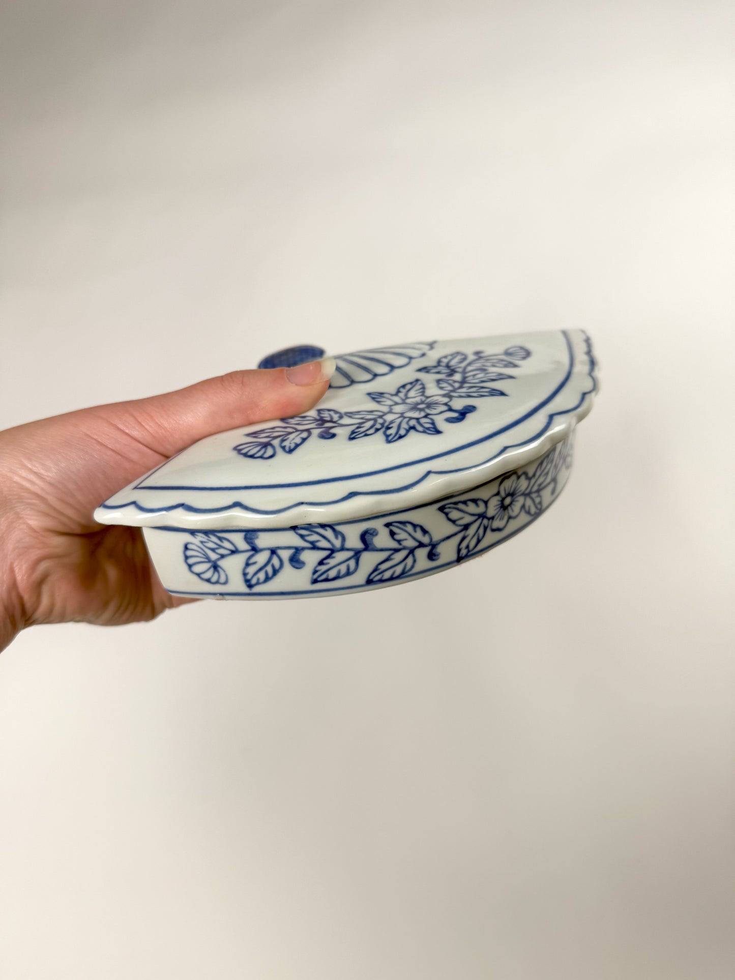Porcelain fan trinket box