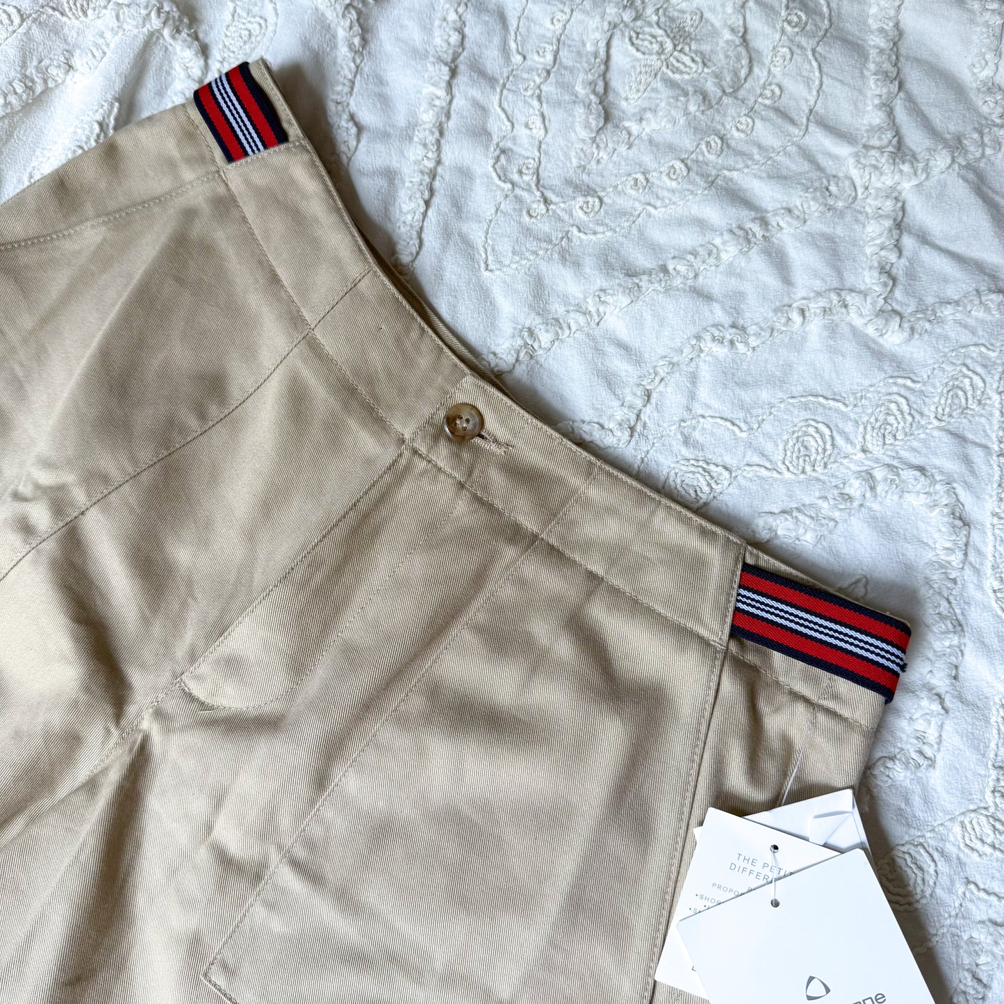 Vintage NWT Lizsport khaki shorts w/ elastic side stripe tabs