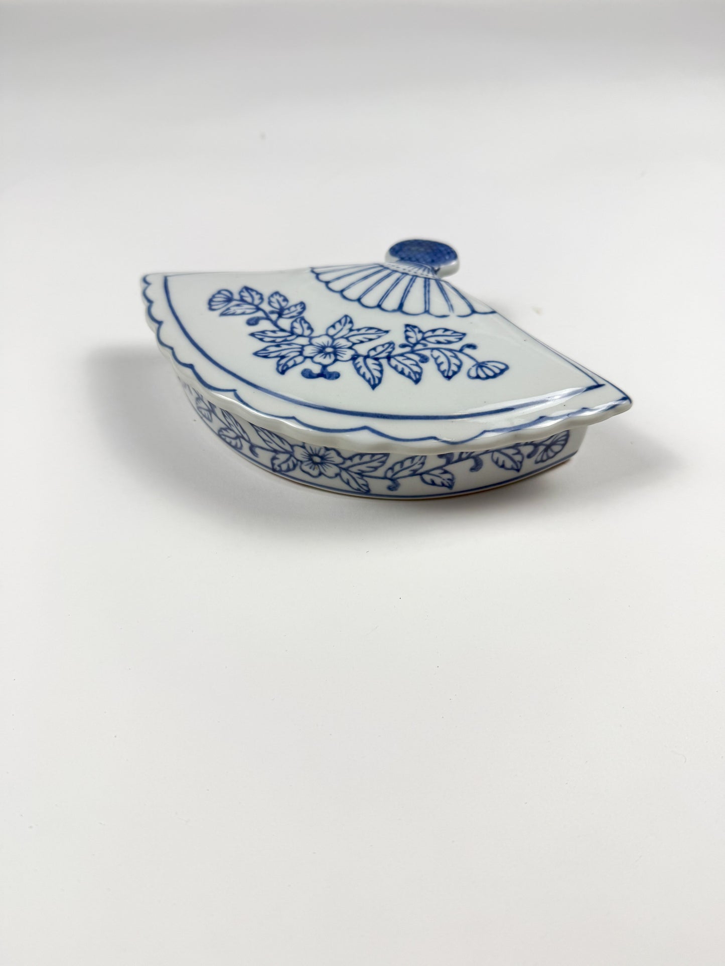 Porcelain fan trinket box